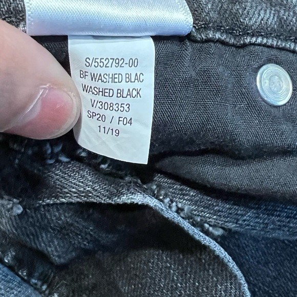 Old Navy Women’s Mid-Rise Boyfriend Straight Jeans - Picture 13 of 13